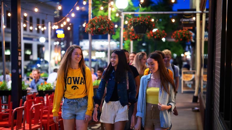 A photo of University of Iowa students downtown.