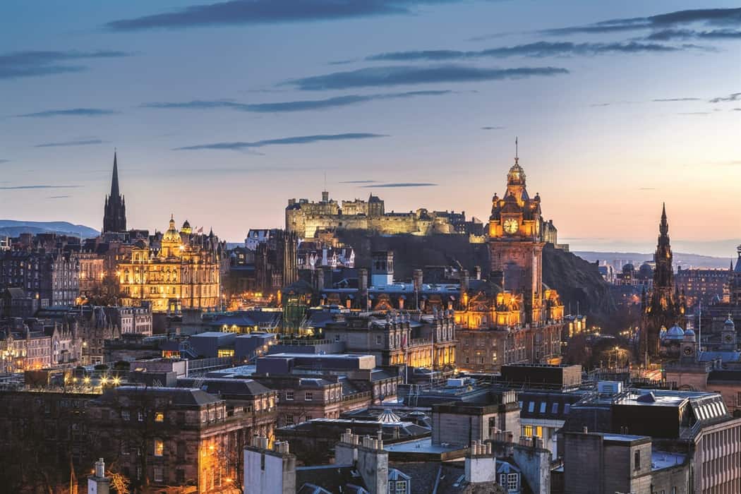 Photo of the city of Edinburgh at sunset